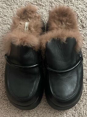 Lost in Echo Faux-Fur Trim Black Leather Mule Clogs